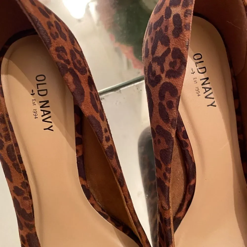 Old Navy Suede Leopard Shoe -8 brown lesopard, never worn , new - Picture 6 of 8